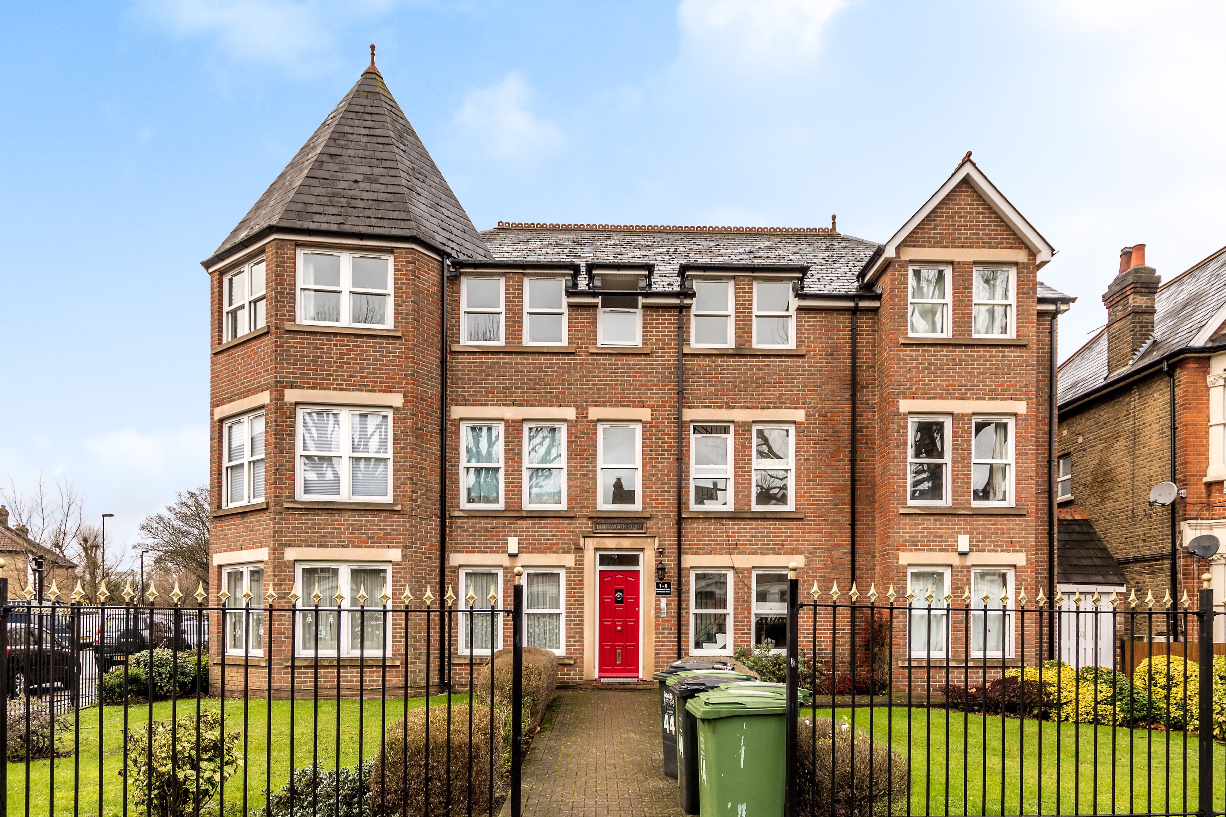 Flat 18, Huntsworth Court, London, SE6 3AS