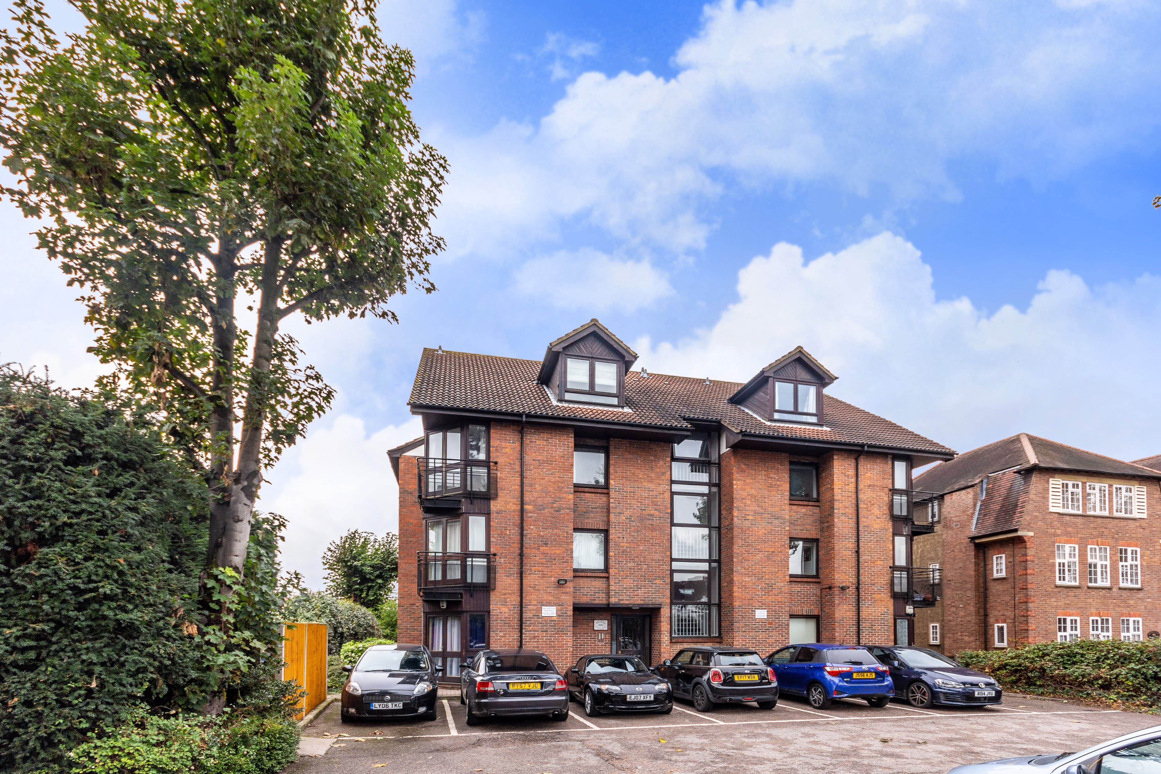 Flat 2, Dukes Court, Beckenham, BR3 4DA